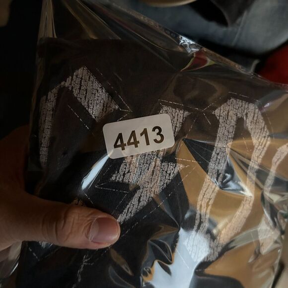 Vintage AC/DC Thunderstruck 2004 Faded Mens T-shirt Black Size L Large AAA Holes - Picture 8 of 8